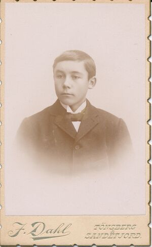 24 Ukjent mann, fotograf J.Dahl, Tønsberg og Sandefjord (før 1897).jpg