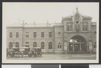 Fasade mot bysiden. Kilde Nasjonalbibliotekets bildesamling.