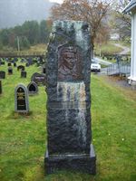 «GUTTORM HAGERUP 1. dcbr. 1914 – 17. novbr. 1935» (Relieff ved Daniel Hagerup.)