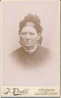 288. 28 Ukjent dame, fotograf J.Dahl, Tønsberg og Sandefjord (før 1897).jpg