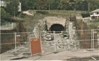 September 2003: Uttransportering av fjell per lastebil fra tunnelen.