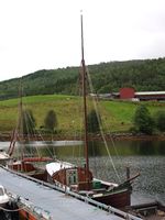 Vengbåten «Ottar» ved kai på Otnes i Valsøyfjorden i 2015. Foto: Olve Utne