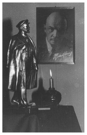 2 X LENIN PÅ PARTIHUSET TROMSØ.JPG