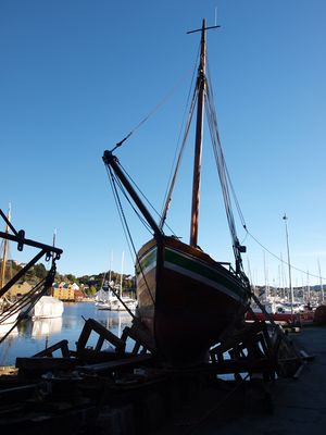 30721 seglskoyte pa slipp ved Mellemverftet.jpg