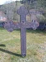 Støpejernskors på Aure kyrkjegard, omkr. 1845. Foto: Olve Utne (2008).