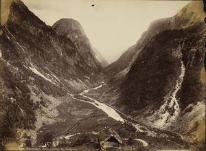 336. Sogn, Nærødalen, Jordalsnuten fra Stalheim - NB bldsa AL0336.jpg