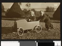 151. 35. Prinsessene paa Skaugum - no-nb digifoto 20160108 00287 bldsa pk kgl0091.jpg