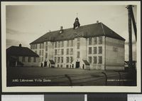 37. 3685 Lillestrøm. Volla Skole - no-nb digifoto 20150903 00019 bldsa PK23879.jpg