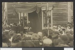 Kong Haakon VII åpner Valdresbanen 1906. Foto: Nasjonalbiblioteket (1906).