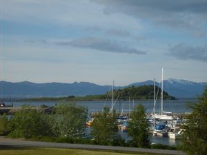 4055 Vestnes - småbåthamna og Feøya.jpg