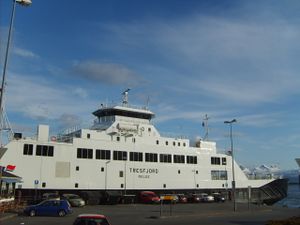 4066 BF Tresfjord ved kai i Molde.jpg