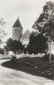 Gressvik kirke i Fredrikstad, oppført i 1925. Foto: Nasjonalbiblioteket (1925-1939).