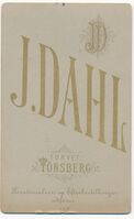42 Ukjent mann, fotograf J.Dahl, Tønsberg(før 1897) bak.jpg
