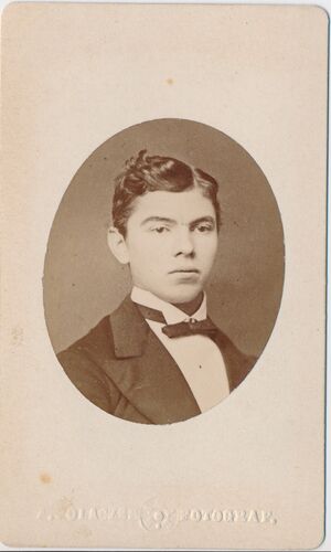 45 Ukjent mann, fotograf A. Polaczek.jpg