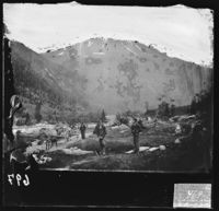 73. 464b. Doktor Wisbeck med døttre - NB bldsa OTO0697 A.jpg