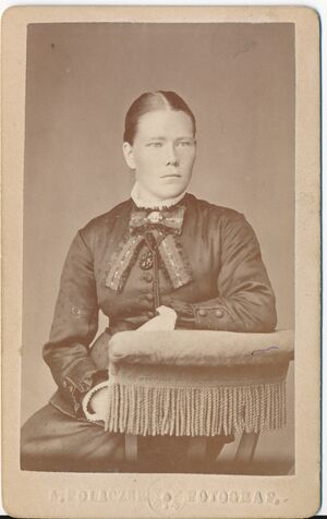 47 Ukjent, dame, fotograf A. Polaczek.jpg