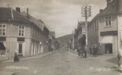 Storgata i 1917, vi ser nordover. Bergsenghjørnet til venstre. Foto: Carl Normann