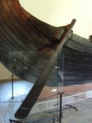 Osebergskipet, styreåra. Foto: Olve Utne (2008)