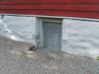 Kjellardør. Foto: Olve Utne (2008).