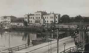 538 Trondhjem. Jernbanestasjonen - no-nb digifoto 20150622 00206 bldsa PK18951.jpg