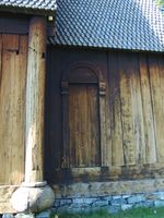 Sidedør til koret. Foto: Olve Utne (2008).