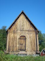 Inngangsportal og vestvegg, henta fra Ålen stavkirke. Foto: Olve Utne (2008).