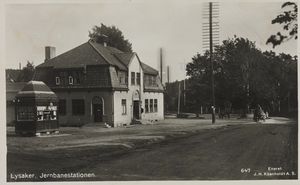 647 Lysaker. Jernbanestationen - no-nb digifoto 20150818 00243 bldsa PK22424.jpg