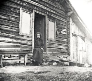 67 Udenfor Björnevandshytten.jpg