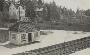 712 Bekkestua St Bærumsbanen - no-nb digifoto 20150819 00154 bldsa PK22136.jpg