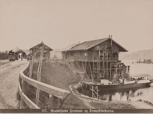 717. Randsfjords Jernbane- og Dampskibsstation - no-nb digifoto 20140416 00011 bldsa FA0914.jpg