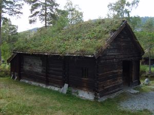 7277 RM Tresfjordstua fraa Kyrkjesylte.jpg