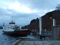 MF «Driva» legg til Arasvika ferjekai. Foto: Olve Utne (2008).