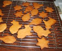 Når dei er ferdigsteikt, let vi dei avkjøle seg på rist ...