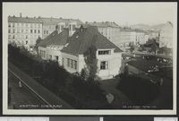 Schous plass med biblioteket. Foto: Nasjonalbiblioteket