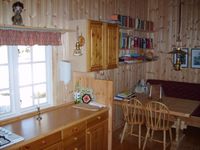 Kjøken og spisekrok. Foto: Olve Utne (2009).