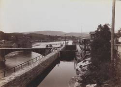Ulefoss sluser i Telemarkskanalen. Foto: Knud Knudsen/Nasjonalbiblioteket (1891-1900).