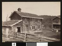 59. 986. Soknedal, Bondegaard ved Præsthus - no-nb digifoto 20160104 00045 bldsa AL0986.jpg