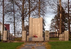 AA Evje og Hornnes, Minnestøtten 1940-45 02.JPG