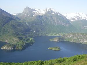 Aarsetoya (Volda) mot N.JPG