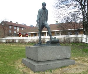 Aasmund Olavsson Vinje statue Sogn studentby.jpg