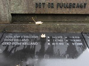Adalbert Kielland familegravminne Oslo.jpg