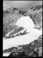 Fossen har et fall på 37 m. Foto: Mittet/NB, 1951