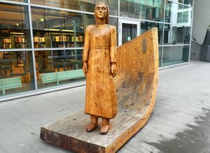 Alberte treskulptur Tromsø 2016.jpg