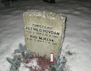 Alfhild Hovdan gravminne.jpg