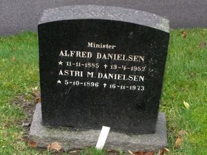 Alfred Danielsen gravminne Oslo.jpg