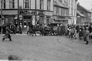 Alfred Evensens båre mai 1942.jpg