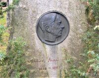 Portrett av skuespiller Alfred Maurstad på hans gravminne på Vestre gravlund i Oslo, død i 1967. Foto: Stig Rune Pedersen