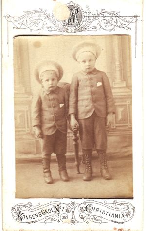 Alfred t.v. og Eugen t.h. Holmen 2.jpg