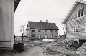 Alm, Oppland - Riksantikvaren-T138 01 0029.jpg