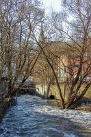 Alna ved Kværner med Vålerenga kirke i bakgrunnen. Foto: Leif-Harald Ruud (2004)